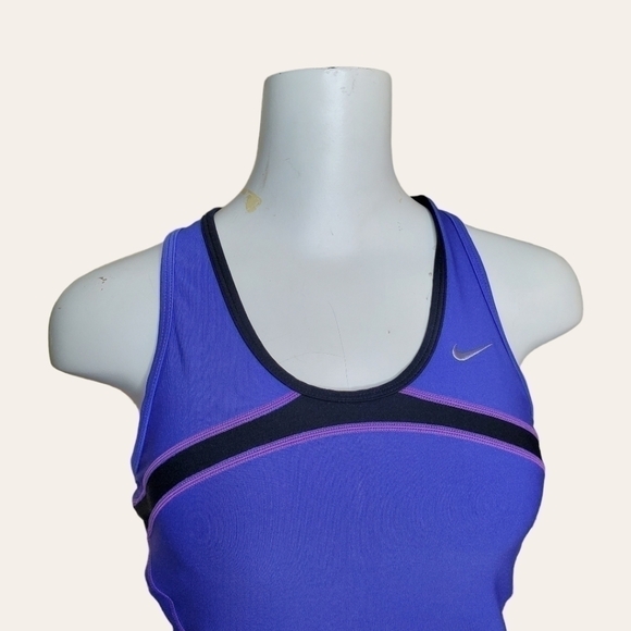 NIKE Dri-Fit Size Medium Tank - Picture 5 of 10
